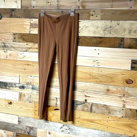 T Tahari size medium brown straight legged pull-on pants - Picture 1 of 6